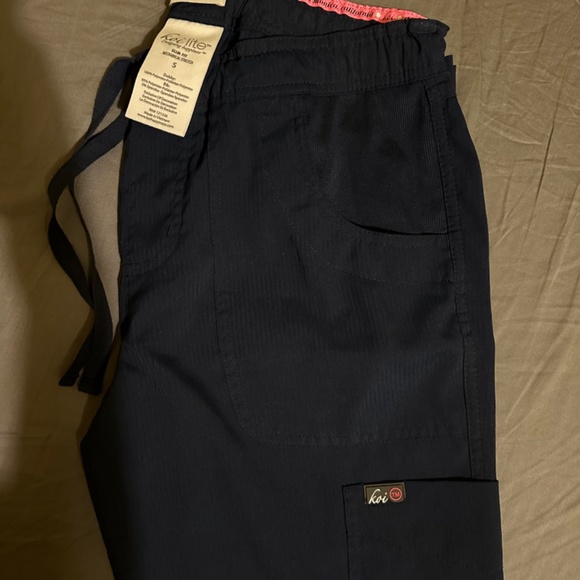 KOI Navy Scrub Set - NEW - Picture 5 of 5